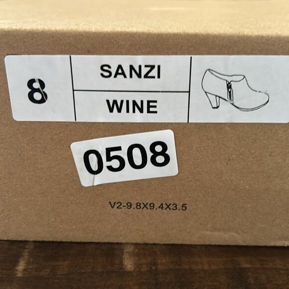 Journee Collection Sanzi Low Cut Ankle Booties Wine NEW Size 8 - Picture 9 of 9